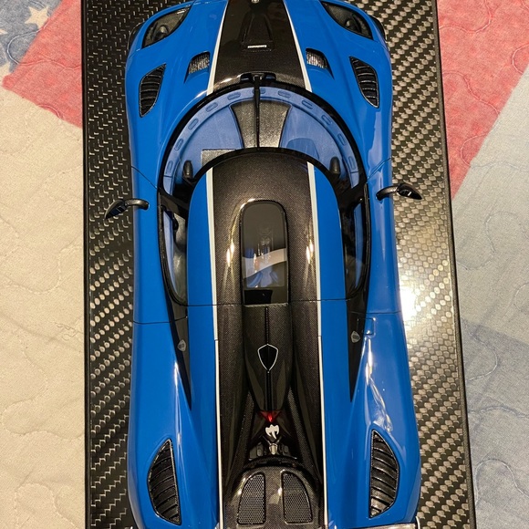 1:18 scale resin Frontiart Keonigsegg Agera RS. - Picture 6 of 10